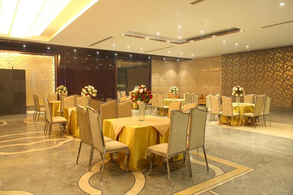 The Grand Village Moradabad Bagian luar foto