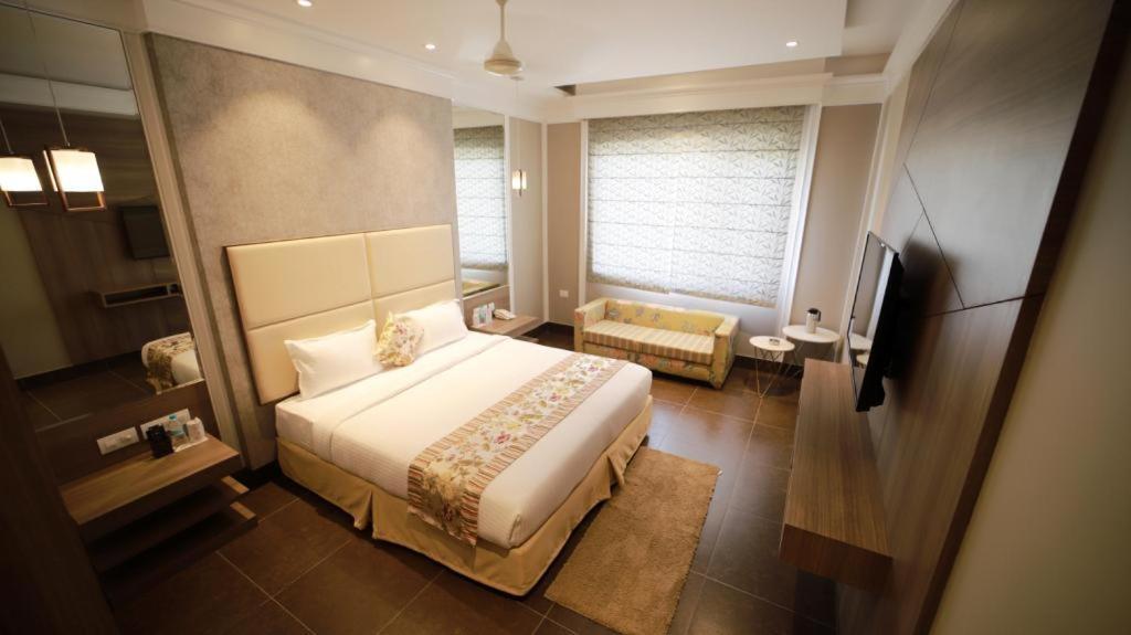 The Grand Village Moradabad Bagian luar foto