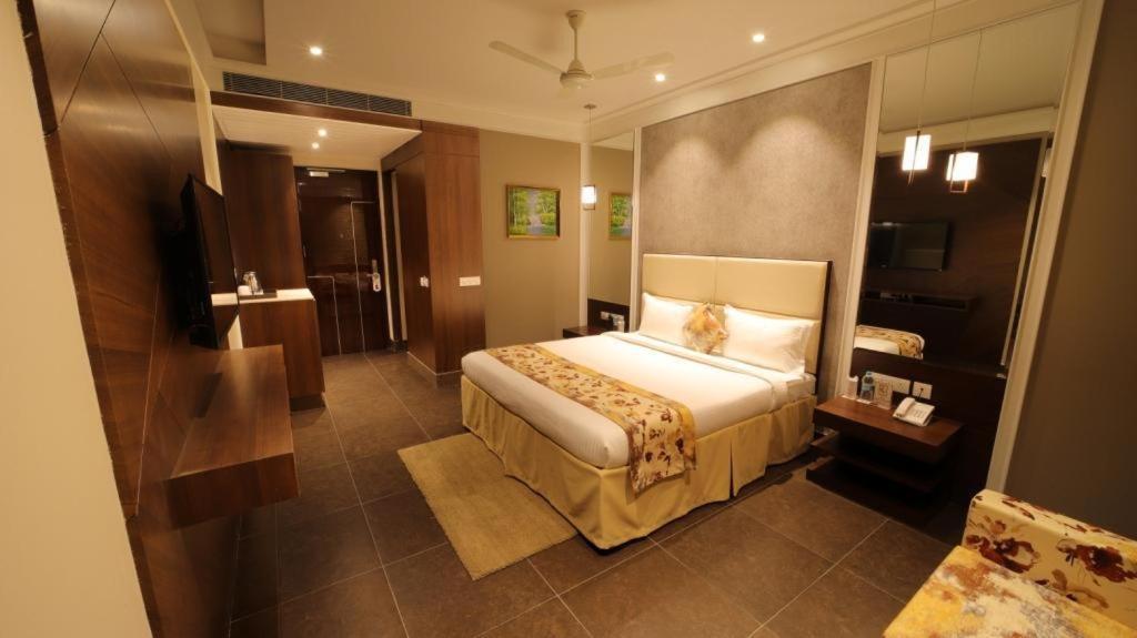 The Grand Village Moradabad Bagian luar foto