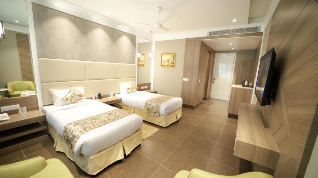 The Grand Village Moradabad Bagian luar foto